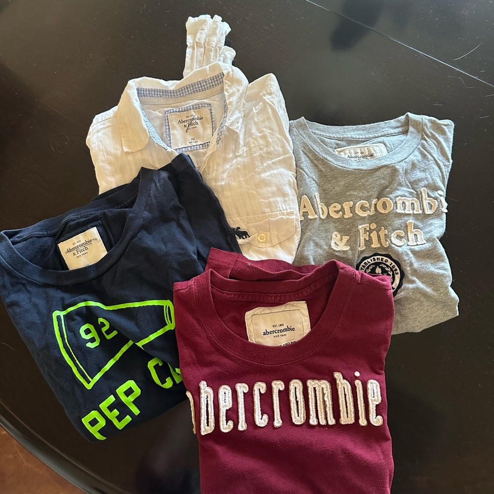 Abercrombie & Fitch women’s bundle Logo Crew Tees size xs/small with white shirt